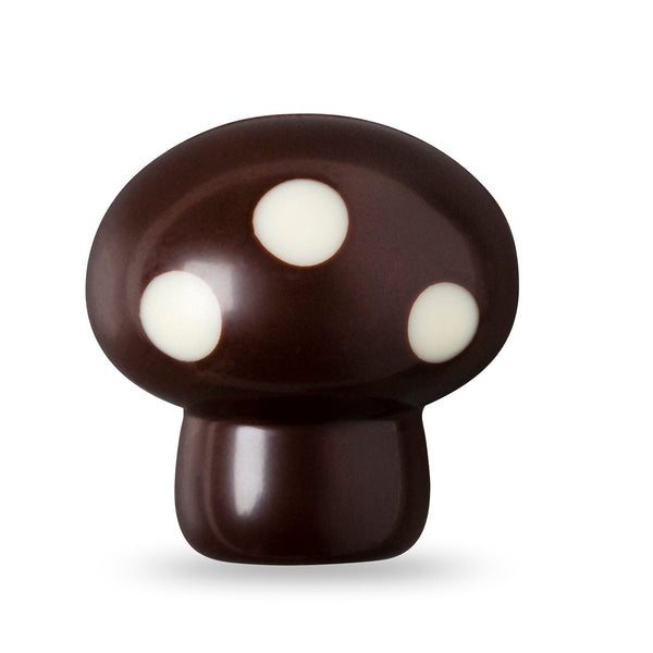 Pralină Mushroom Dark, formă de ciupercuță, de ciocolată neagră cu pete de ciocolată albe și o umplutură bogată de mousse de ciocolată. Un adevărat deliciu de toamnă!