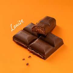 Tabletă Louise,ciocolată cu lapte,75 grame. Dimensiuni: 11.5cm x 8cm  x 1.7cm
