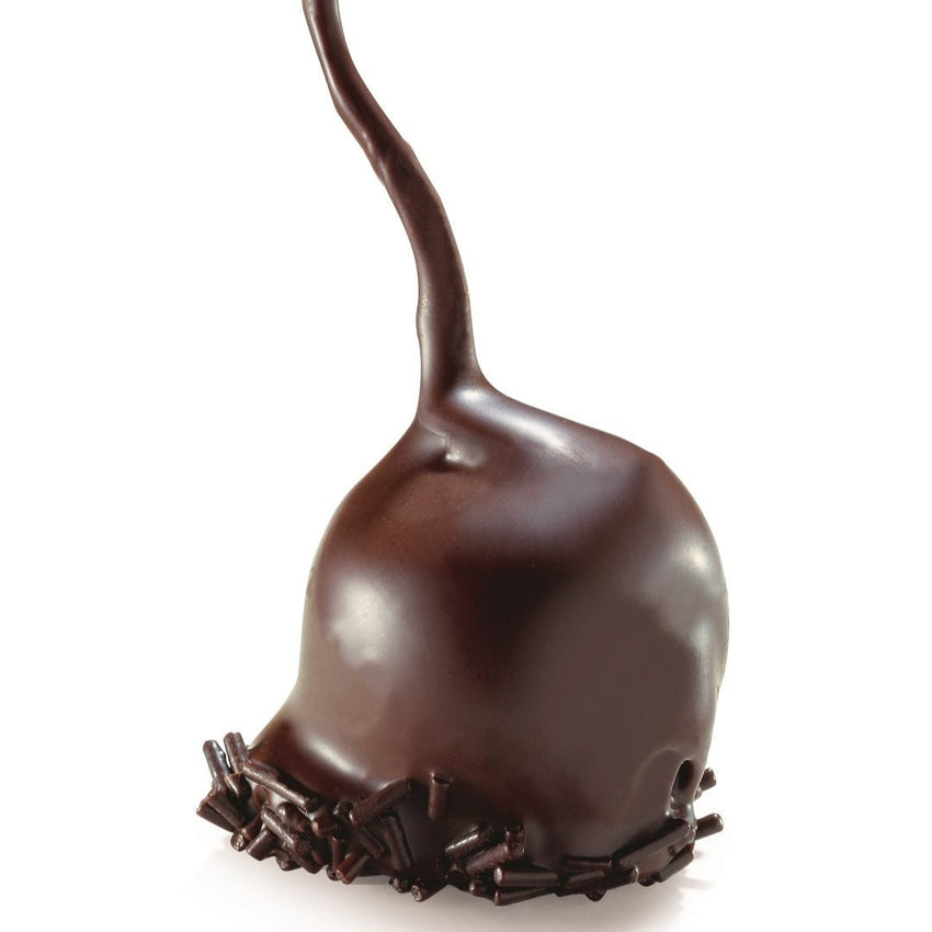 Pralină realizată manual cu o cireașă Morello întreagă, cu codiță, scufundată în cremă de lichior, imbrăcată în ciocolată neagră crunchy, pentru o plăcere intensă