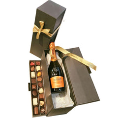 Cutie cadou elegantă cu sertar, neagră, cu 29 de praline Leonidas și o sticlă de prosecco Maschio,cadou personalizabil, pentru aniversări sau ocazii business