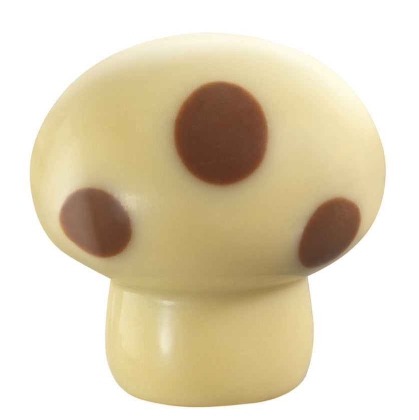Pralină Mushroom White în formă de ciupercuță din ciocolata albă cu buline din ciocolată cu lapte, umplută cu o cremă mătăsoasă de caramel sărat