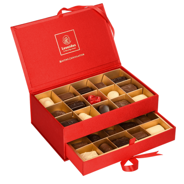 Cutie cadou cu sertar, în formă de cutie de bijuterii, din mătase naturală roșie, cu 30 de praline de calitate,din ciocolata, elegantă, ideală pentru cadouri deosebite